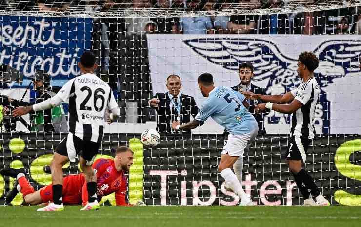 Il gol del pareggio di Vecino in Lazio-Juve