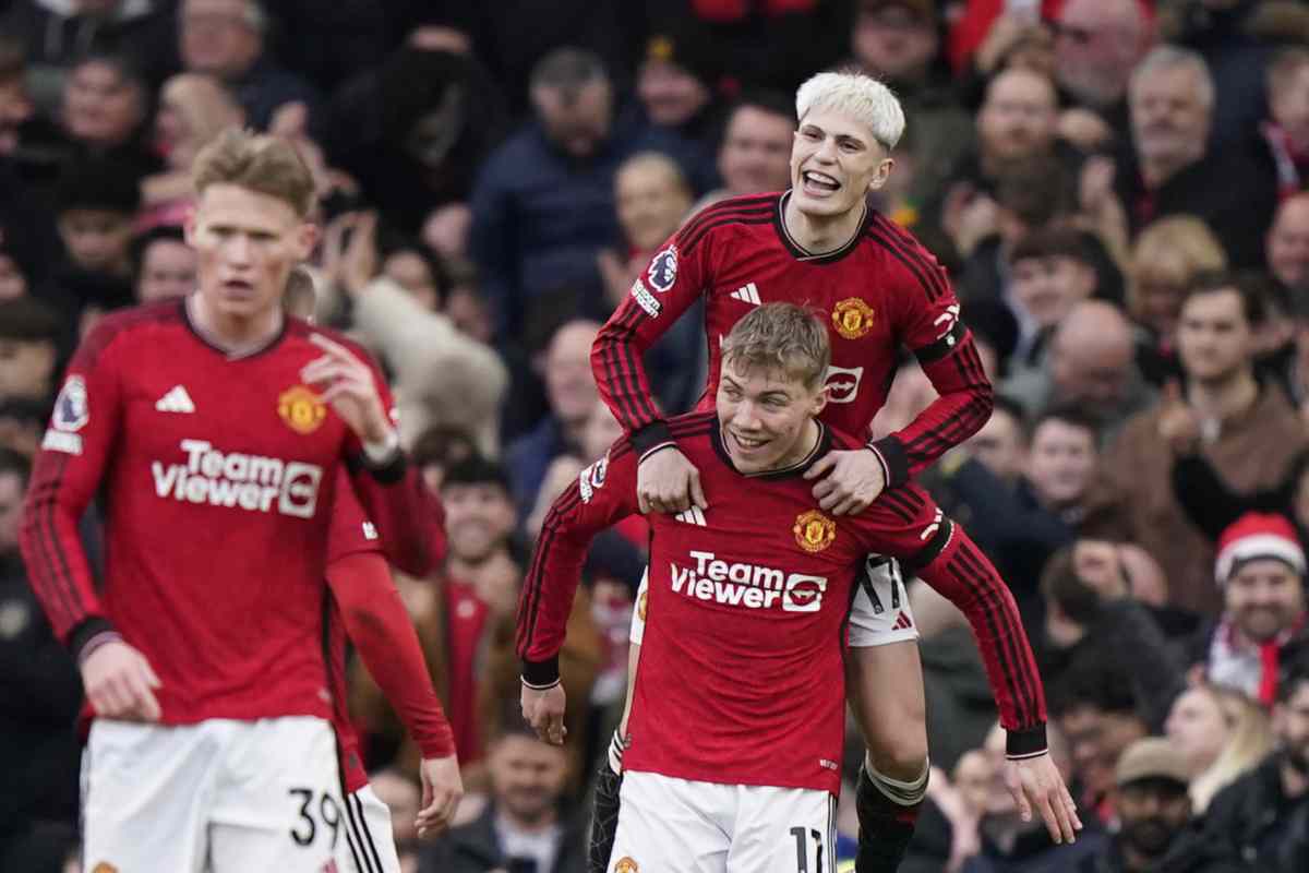 Hojlund e Garnacho con McTominay 