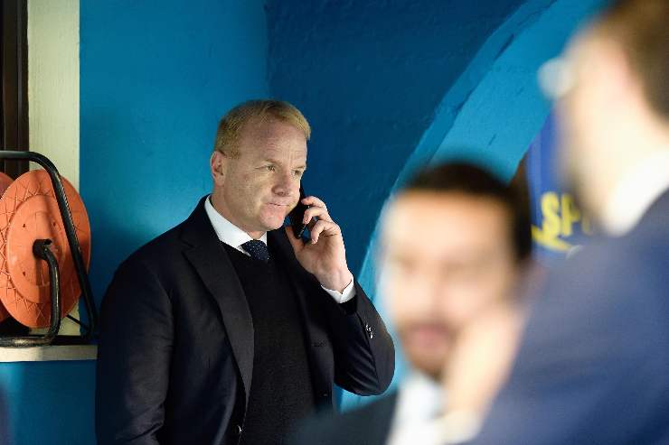 Igli Tare al telefono