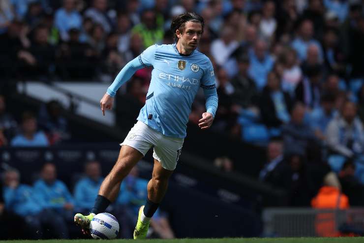 Jack Grealish in azione con il City