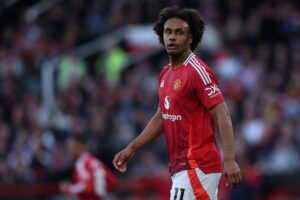 Joshua Zirkzee guarda perplesso