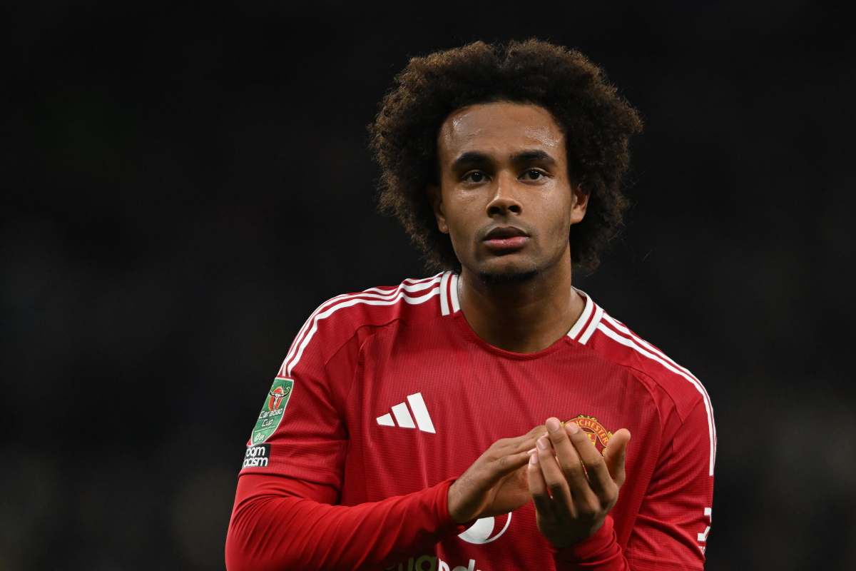 Joshua Zirkzee con la maglia del Manchester United