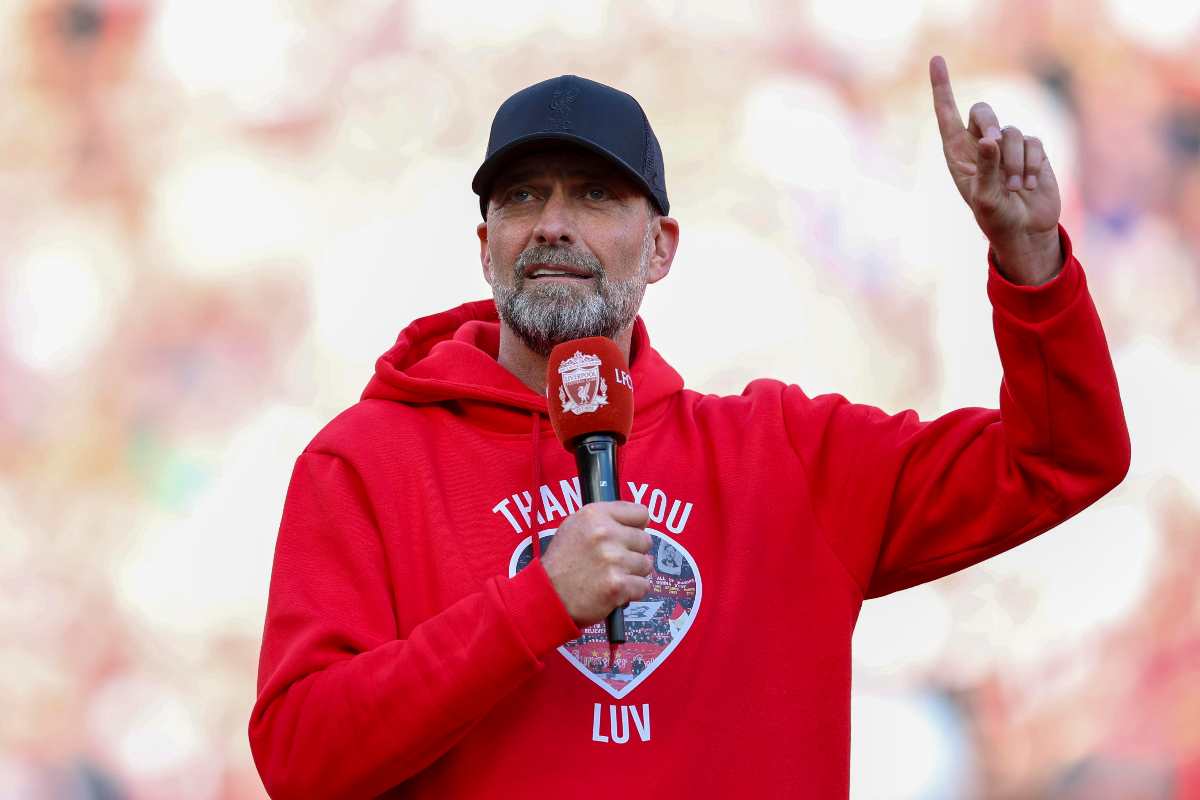 Jurgen Klopp parla al microfono