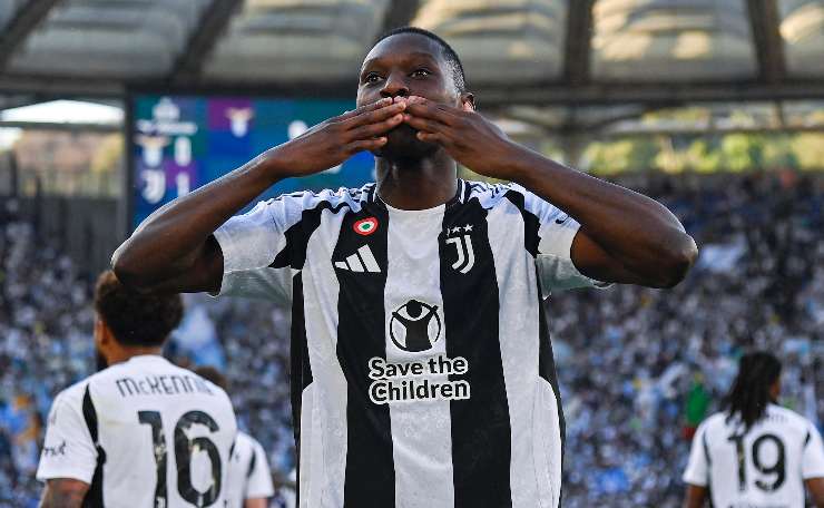 Kolo Muani esulta dopo un gol