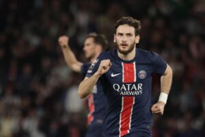 Kvaratskhelia con la maglia del PSG