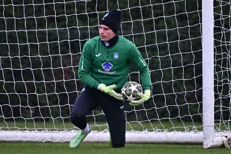 Marco Carnesecchi in un allenamento