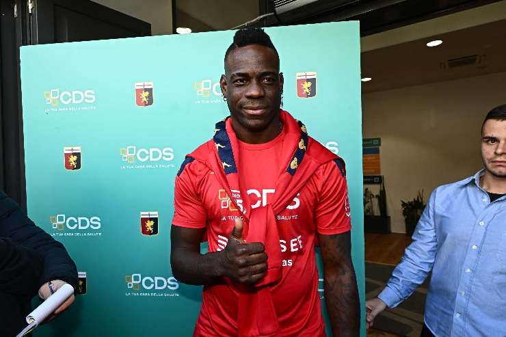 Mario Balotelli alle visite mediche con il Genoa