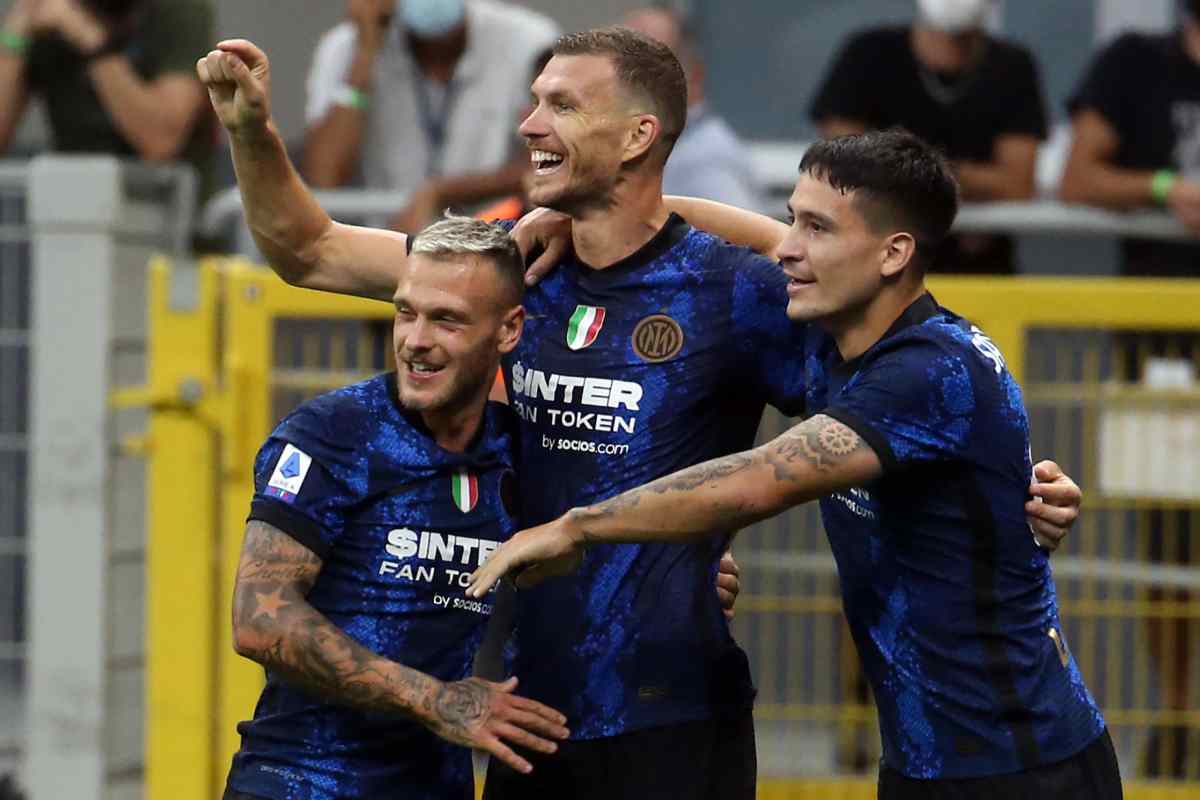 Martin Satriano con Dzeko e Dimarco 