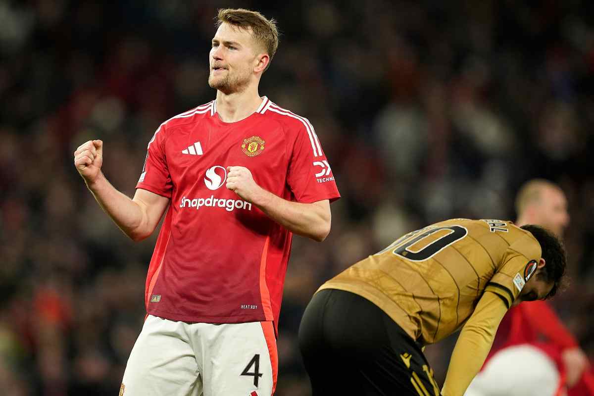 Matthijs De Ligt esulta con la maglia del Manchester United
