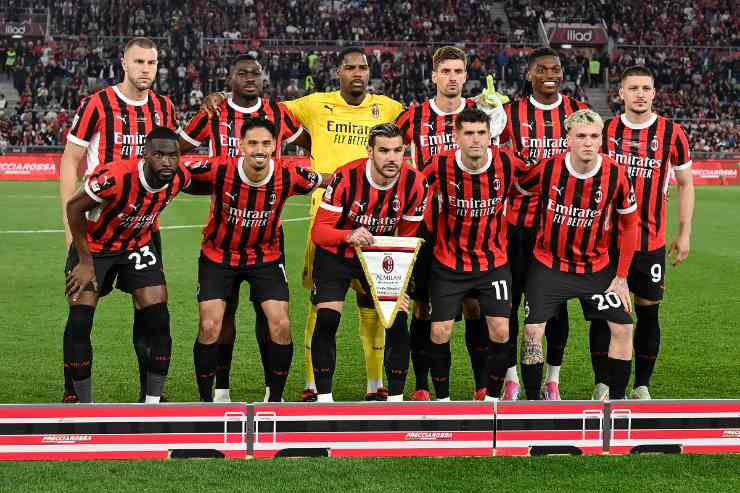 La squadra del Milan prima di scendere in campo