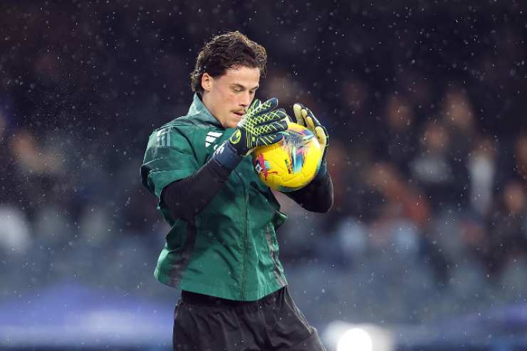 Mile Svilar in una fase di riscaldamento