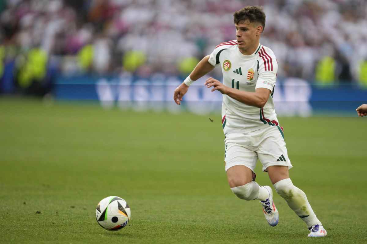 Milos Kerkez con la maglia dell'Ungheria