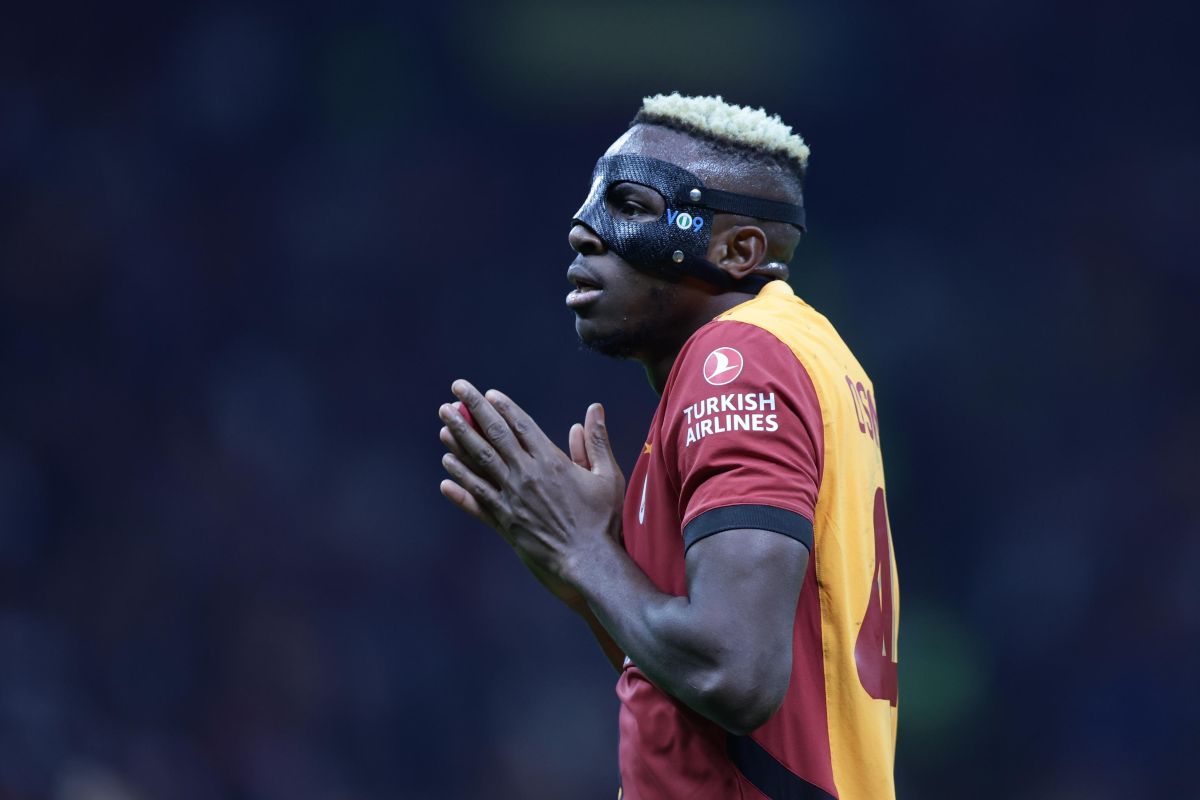 Osimhen sorpreso in campo