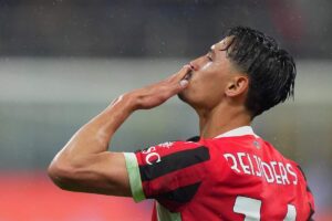 Reijnders esulta dopo un gol