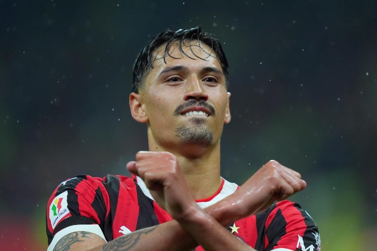 Reijnders esulta dopo un gol segnato
