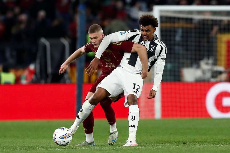 Renato Veiga in azione contro la Roma