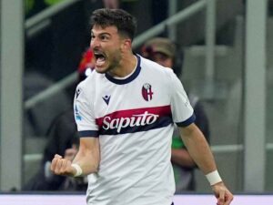 Riccardo Orsolini esulta dopo il gol al Milan