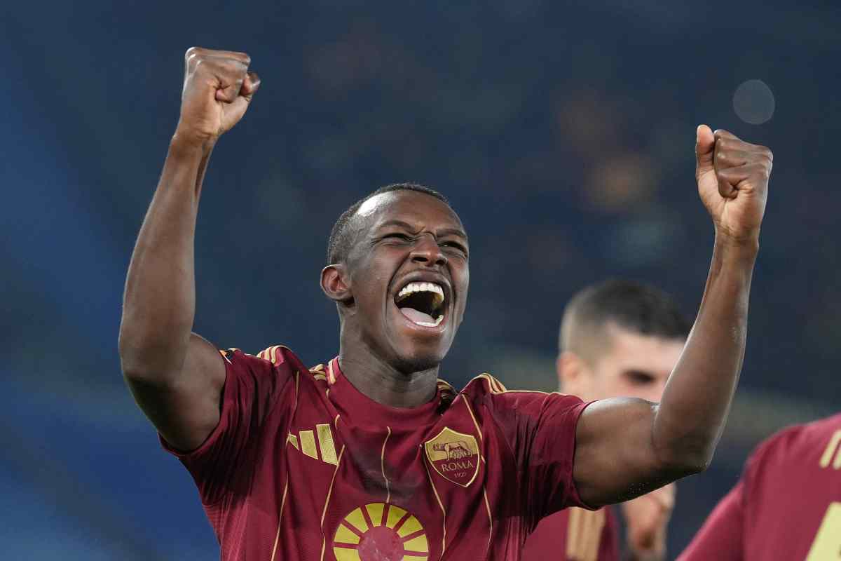 Saud Abdulhamid della Roma esulta dopo un gol