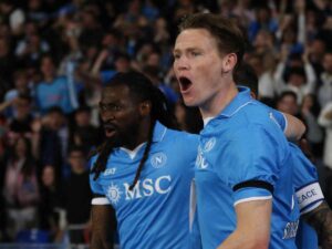 Scott McTominay esulta dopo un gol