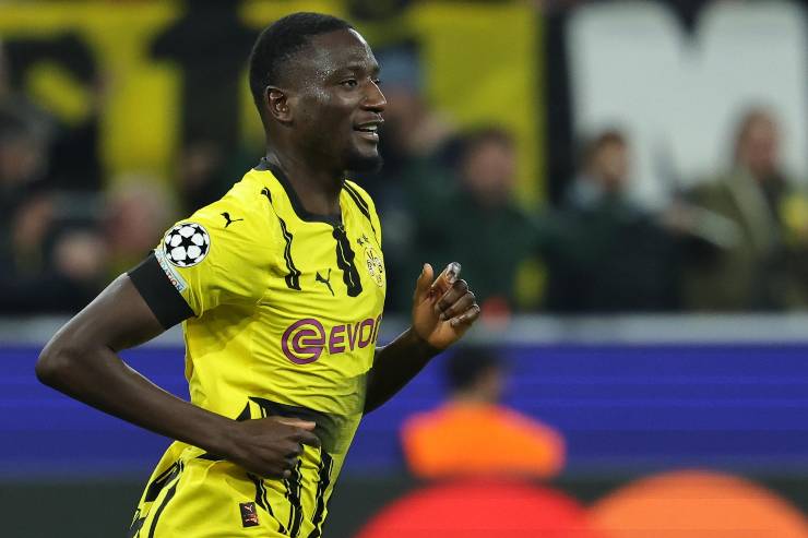 Serhou Guirassy in campo con la maglia del Borussia Dortmund
