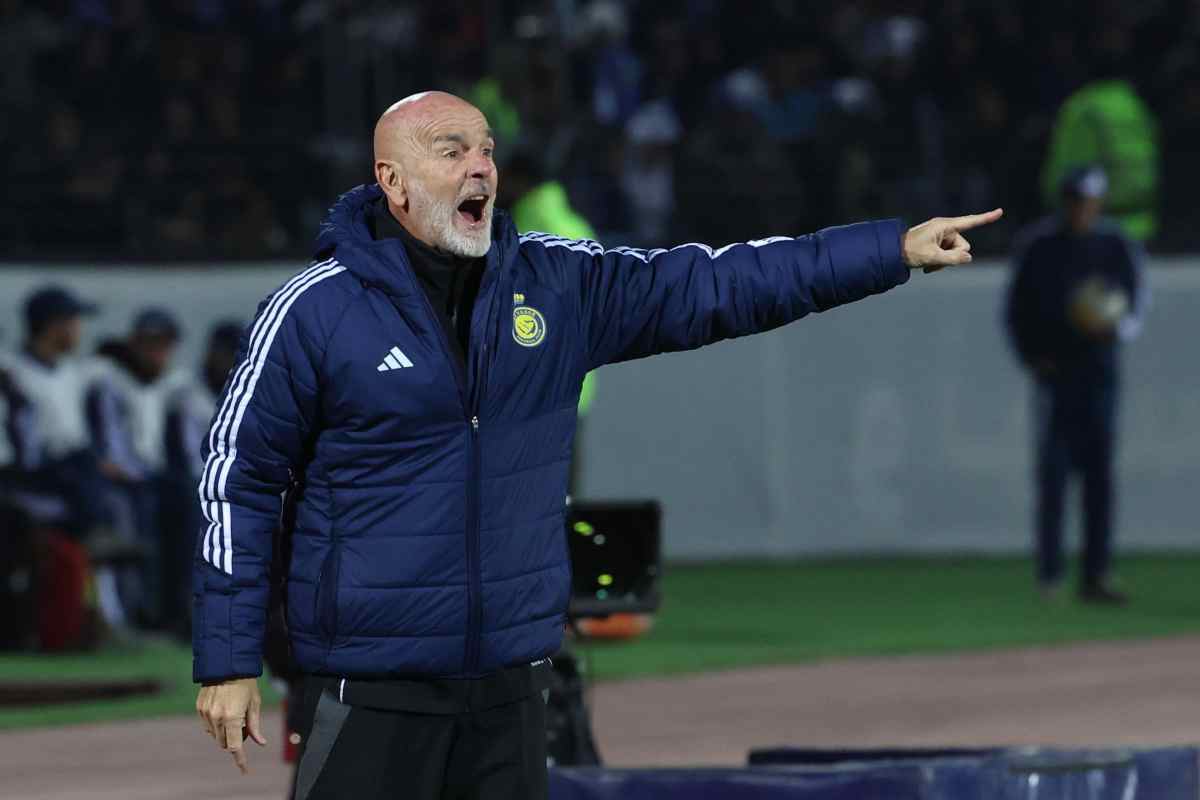 Stefano Pioli con il giaccone dell'Al Nassr