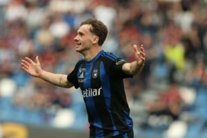 Matteo Tramoni esulta per un gol