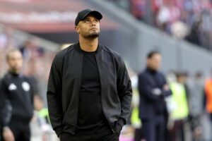 Vincent Kompany pensieroso
