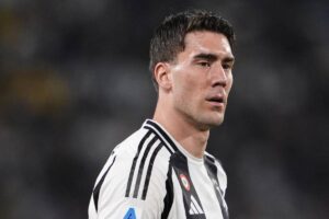 Vlahovic in campo in maglia Juve
