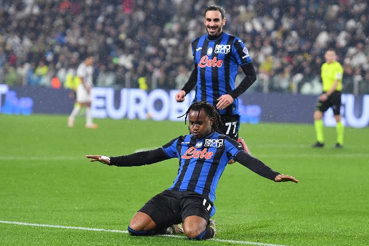 Ademola Lookman esulta dopo un gol