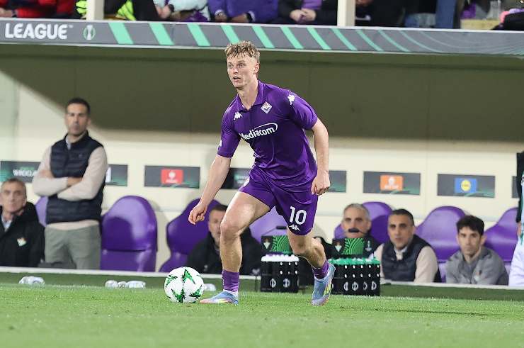 Albert Gudmundsson in azione