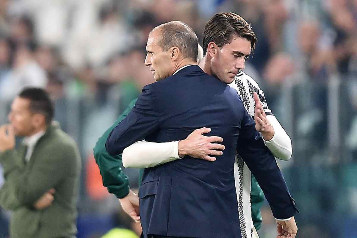 Allegri e Vlahovic si abbracciano