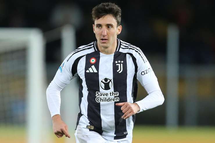 Andrea Cambiaso in azione con la maglia della Juve