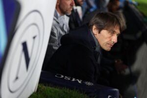 Antonio Conte in panchina nel Napoli