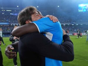 Antonio Conte abbraccia Romelu Lukaku