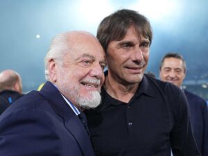 Antonio Conte con Aurelio De Laurentiis durante la festa scudetto