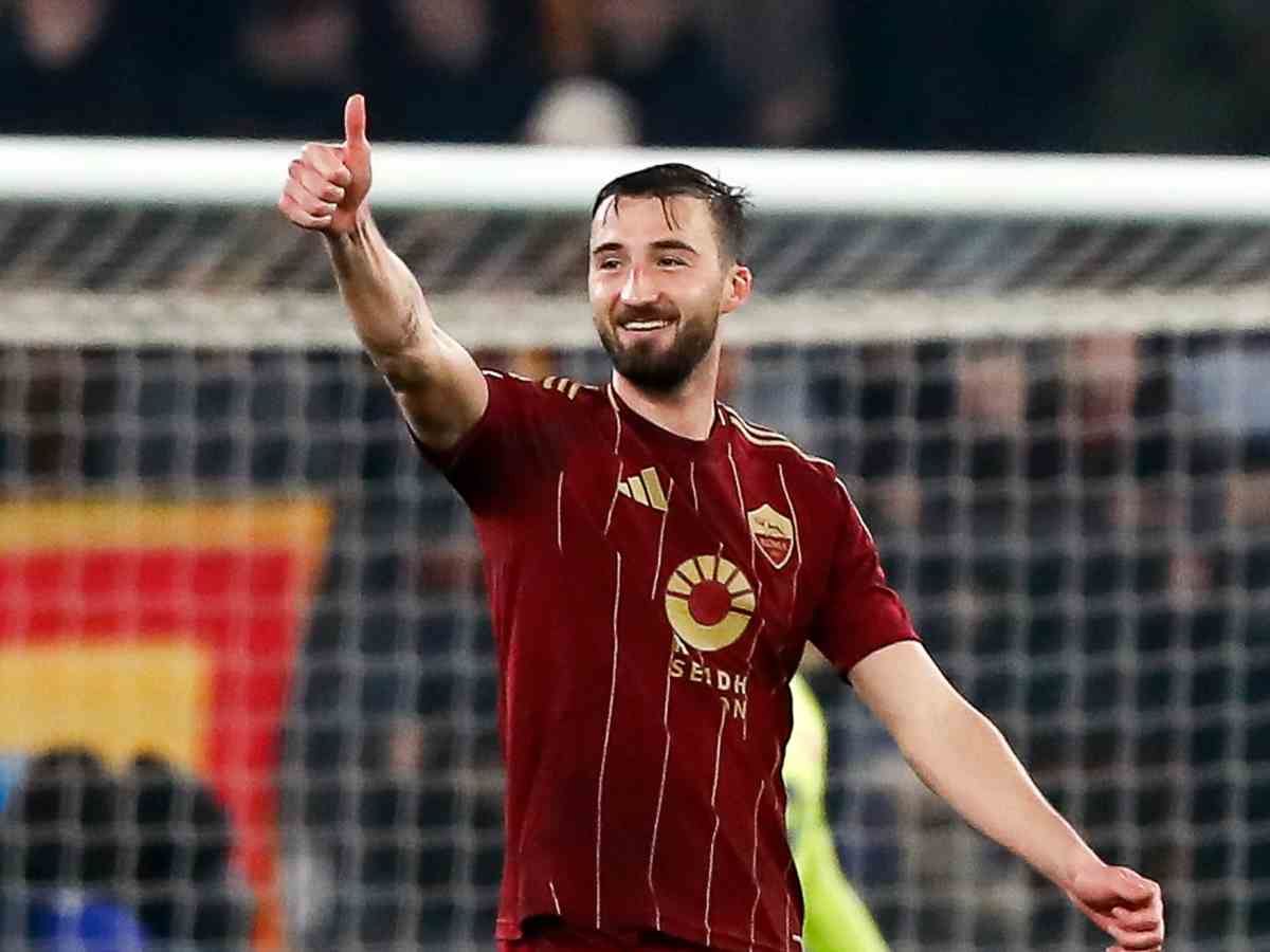 Bryan Cristante saluta i tifosi della Roma