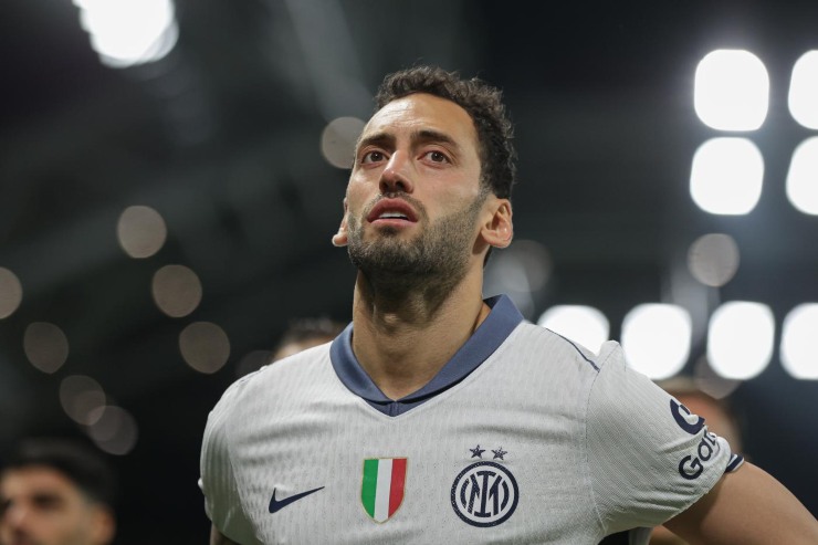 Calhanoglu in campo sconsolato