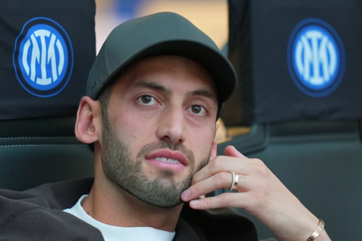Calhanoglu in panchina