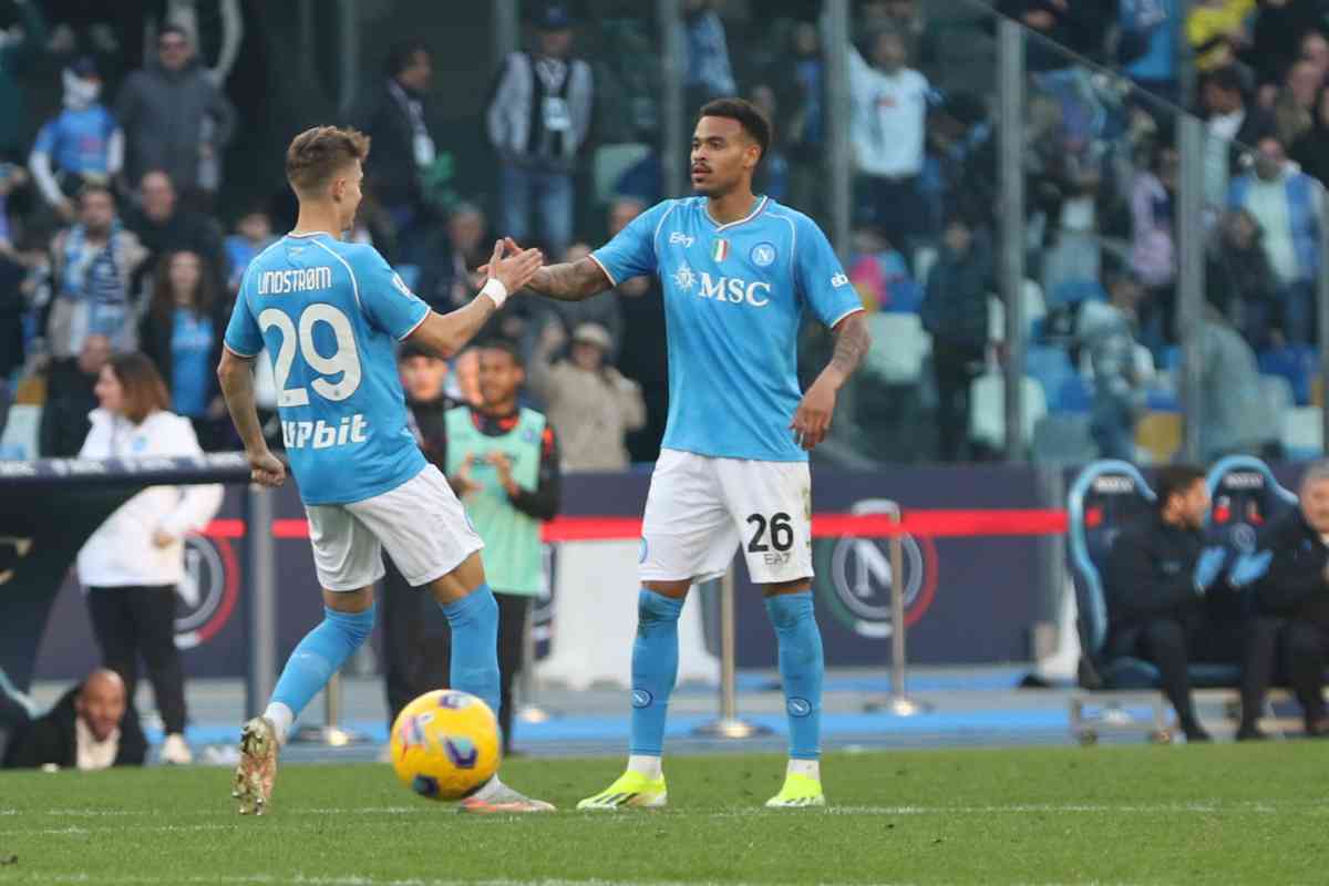 Cyril Ngonge con la maglia del Napoli 