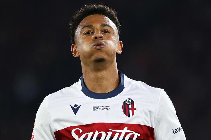 Dan Ndoye con la maglia del Bologna