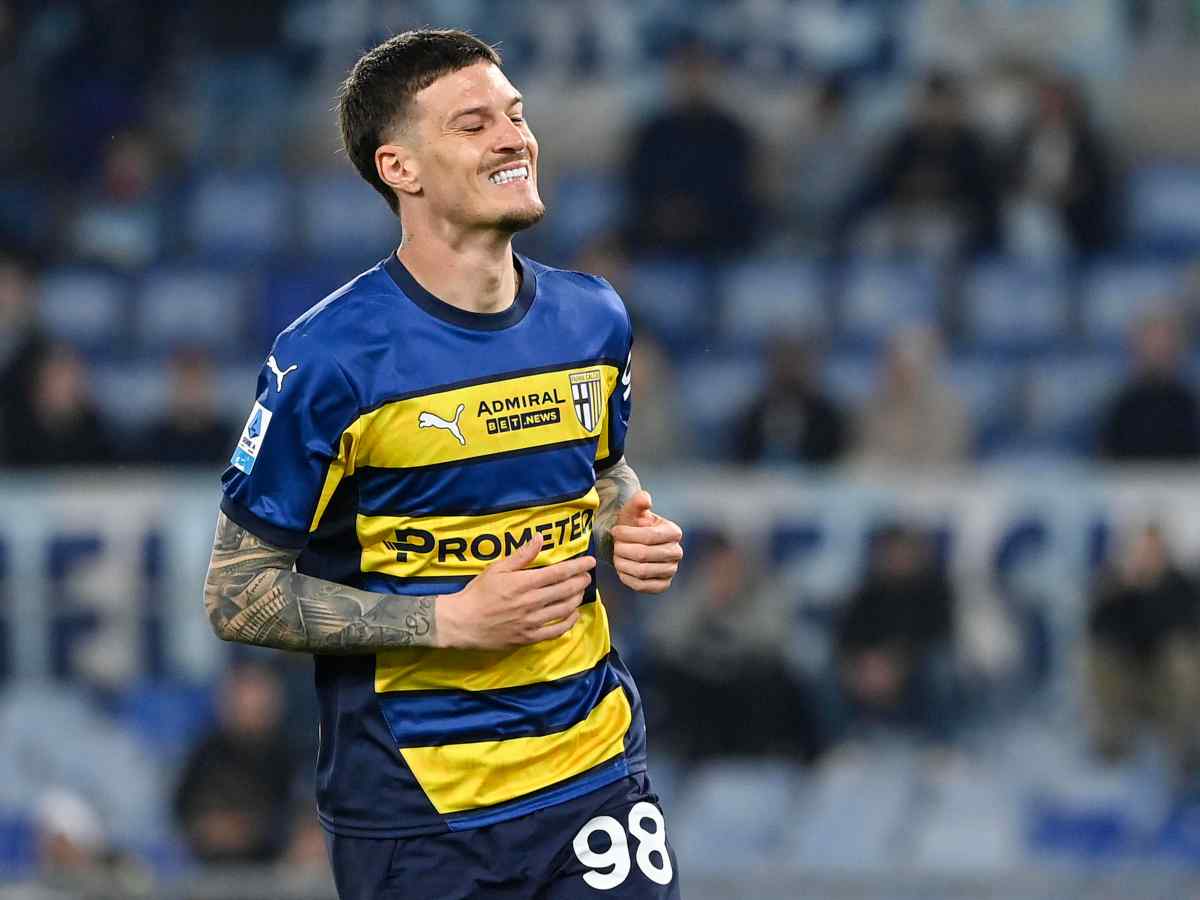 Dennis Man con la maglia del Parma
