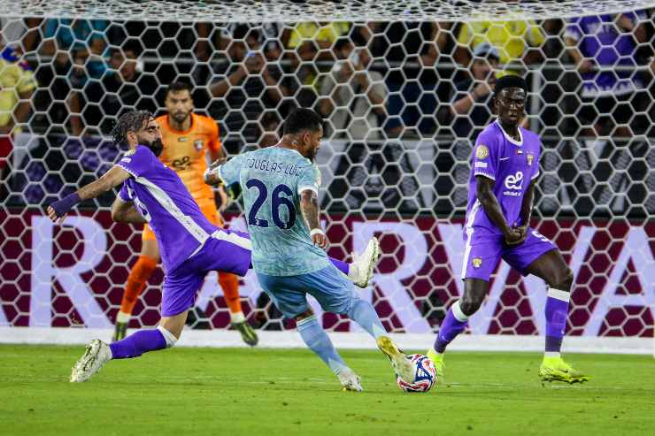 Douglas Luiz al Mondiale