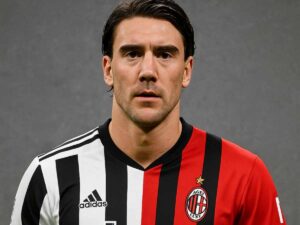 Dusan Vlahovic con mezza maglia della Juventus e mezza del Milan, immagine generata con IA