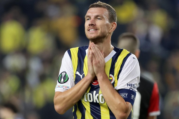 Dzeko in campo col Fenerbahce