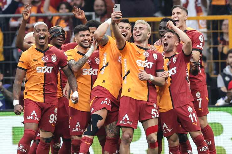 I calciatori del Galatasaray esultano