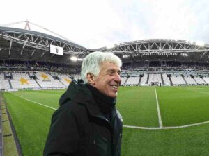 Gasperini allo Stadium mentre sorride