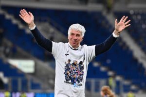 Gian Piero Gasperini saluta l'Atalanta