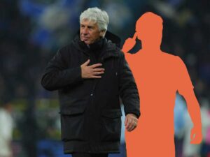 Gian Piero Gasperini e un'ombra rossa alle sue spalle