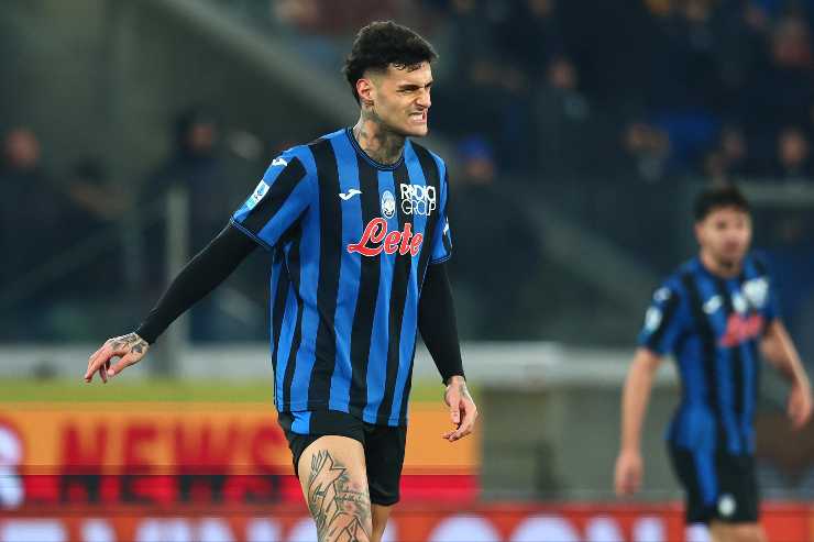Gianluca Scamacca con la maglia dell'Atalanta