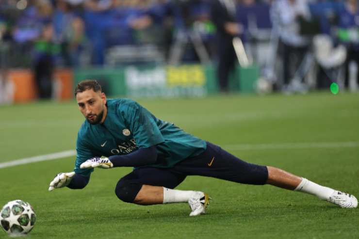Gianluigi Donnarumma durante l'allenamento pre gara